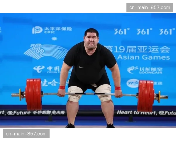 男子109公斤级总成绩新世界纪录诞生 男子109公斤级总成绩新世界纪录诞生