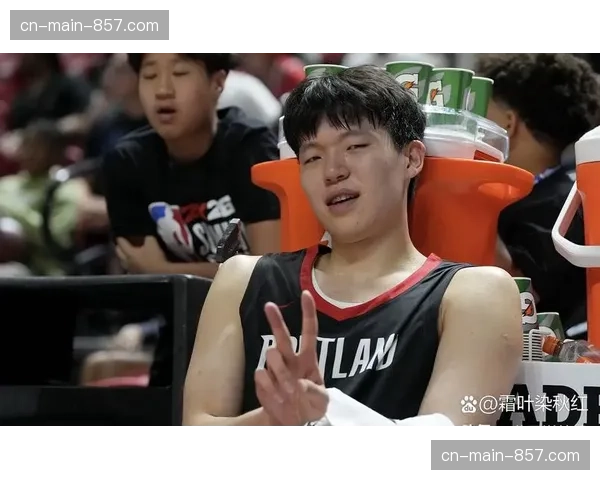 战术复盘：勇士队通过频繁的挡拆与无球跑动应对开拓者队的年轻活力